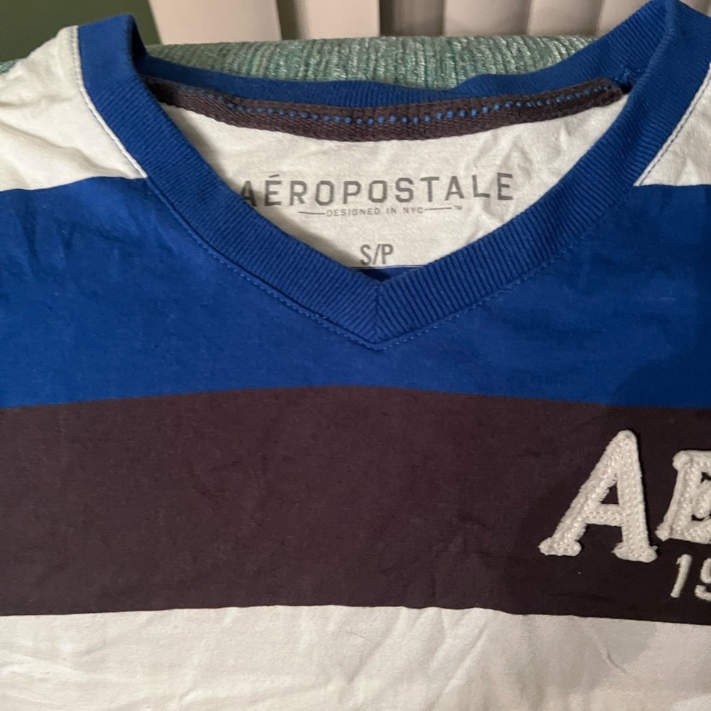 1 Hollister small tshirt, 2 Aeropostale small Tshirt,